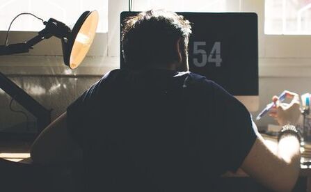 Nesprávná poloha vsedě je příčinou rozvoje osteochondrózy