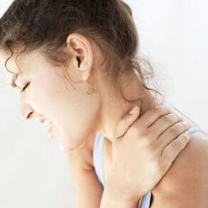 Silná bolest způsobená osteochondrózou krční páteře
